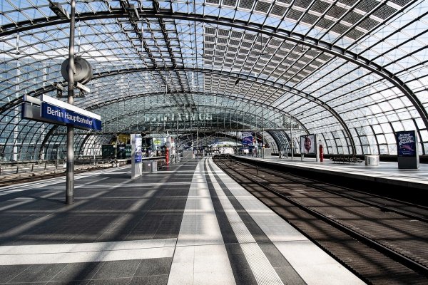 berlin-central-station-5010635