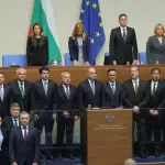 Кукленото шоу засега замества прогреса